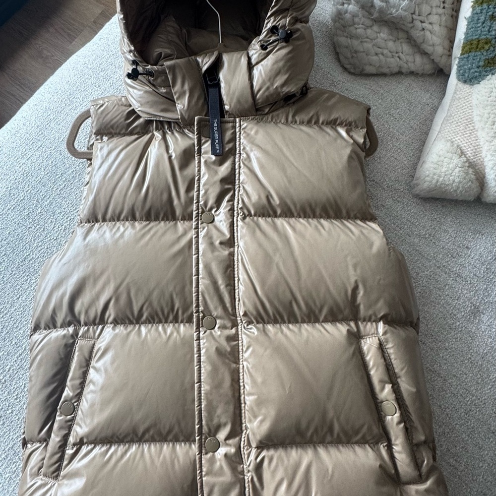 Aritizia Camel Puffer Vest
